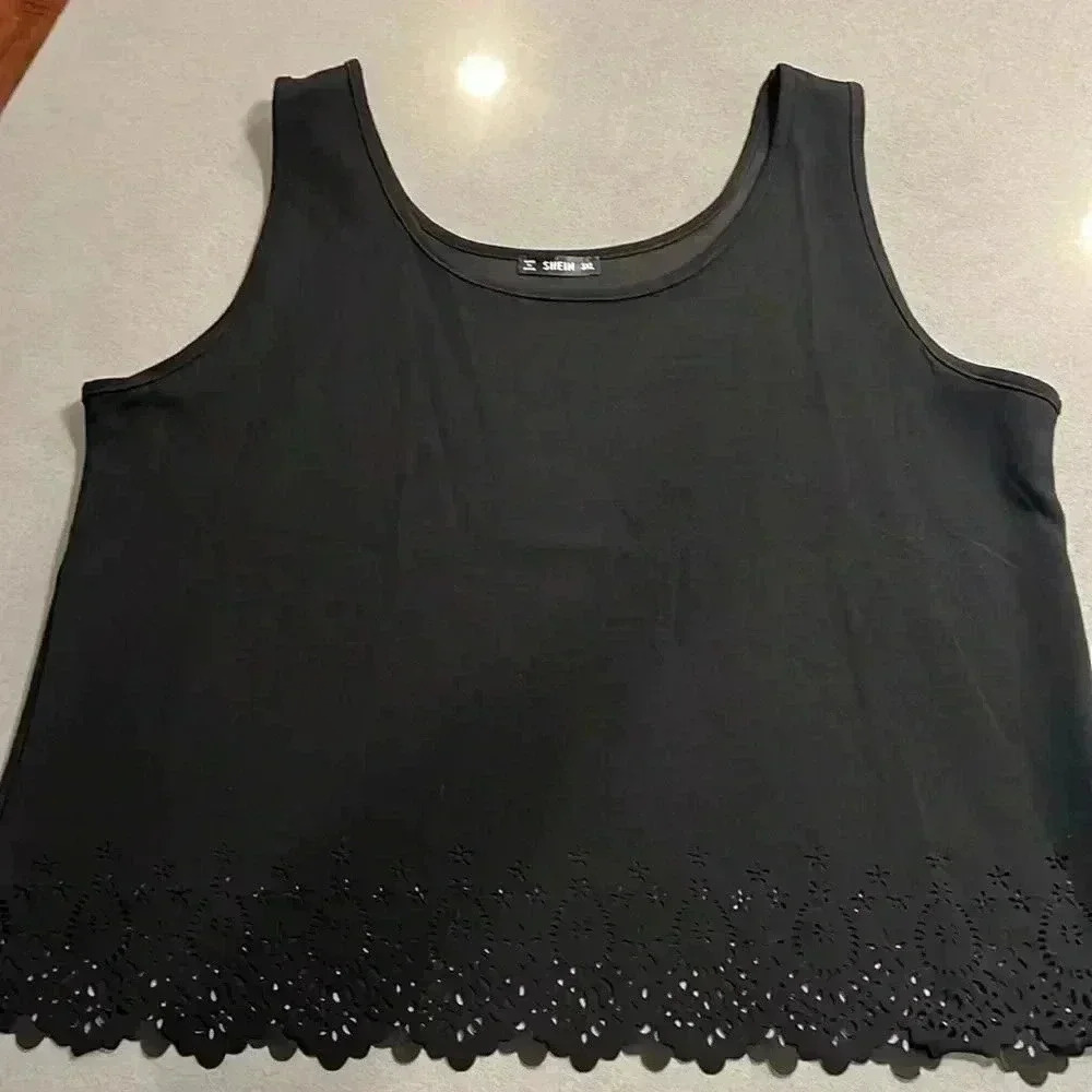 👗Bundle 5/$25👗 NWOT Black Dressy Tank. Beautiful cutout design on bottom. - Picture 2 of 4